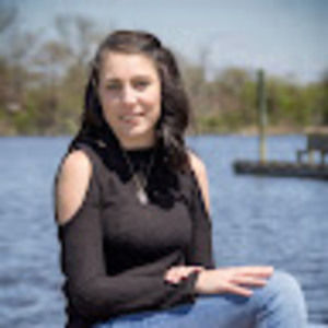 Meet your Posher, Alexis